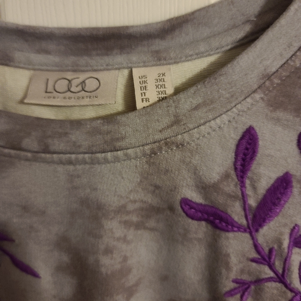 LOGO Lori Goldstein 2X Purple Embroidered Gray Top - Picture 2 of 4